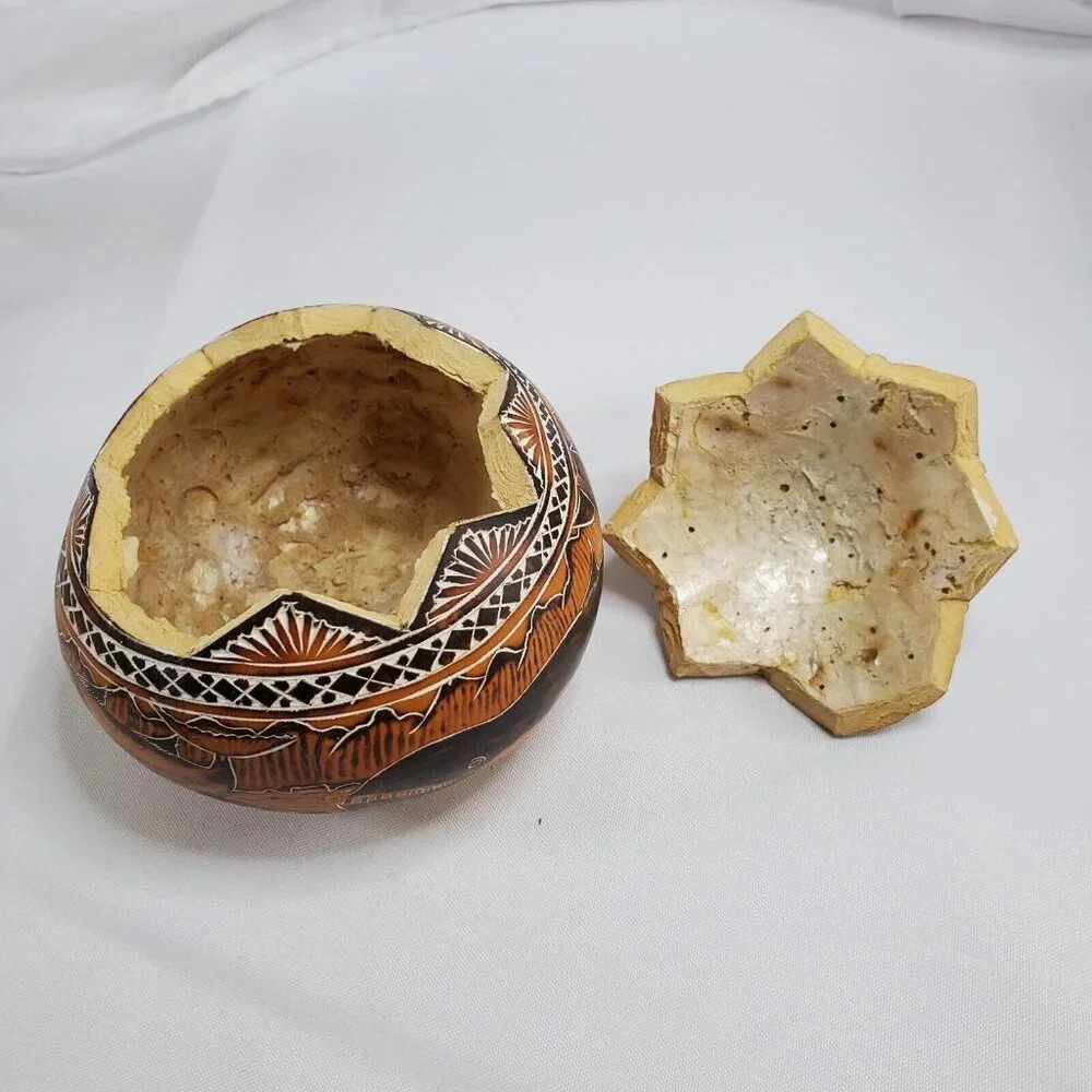 VTG Peruvian Folk Art Hand Carved Gourd w/Lid Trinket Box Whales Fish Sea Life - Picture 12 of 16